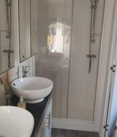 Dağ evi Luxus Im Schoenen Recratiepark De Veerstal *