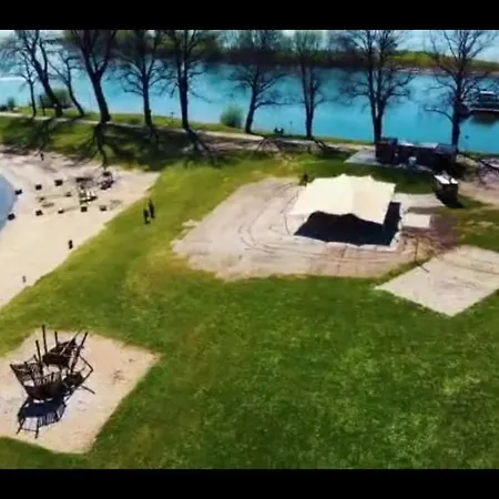 Luxus Im Schoenen Recratiepark De Veerstal Alpstuga *