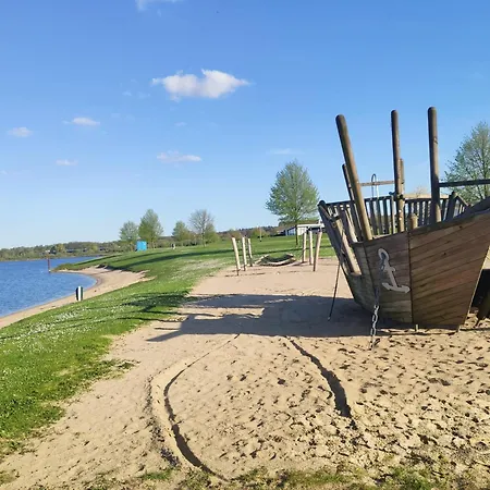 木屋 Luxus Im Schoenen Recratiepark De Veerstal