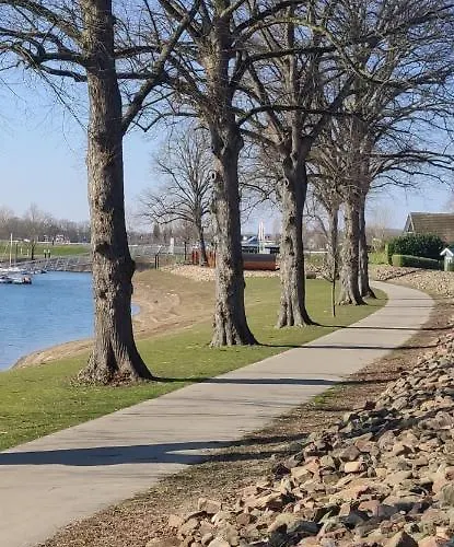 Luxus Im Schoenen Recratiepark De Veerstal 木屋 雷登