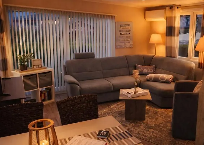 Luxus Im Schoenen Recratiepark De Veerstal 木屋 雷登