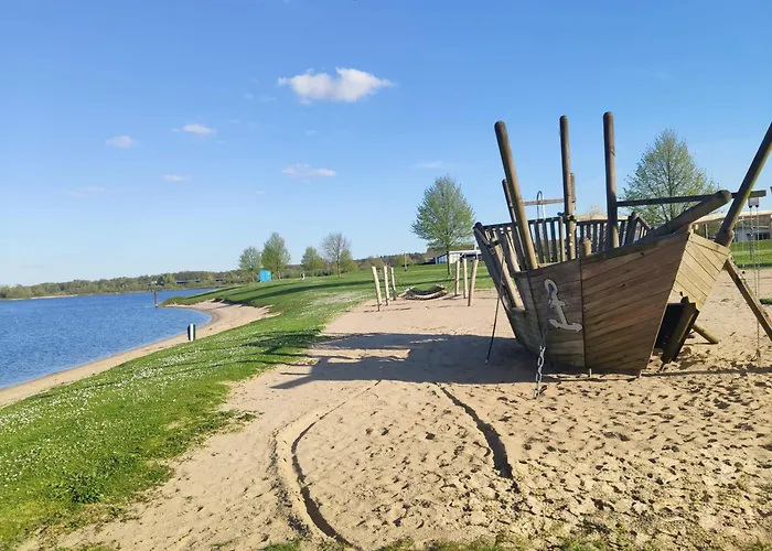 木屋 Luxus Im Schoenen Recratiepark De Veerstal