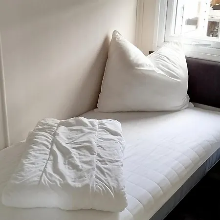 Luxus Im Schoenen Recratiepark De Veerstal בקתה *