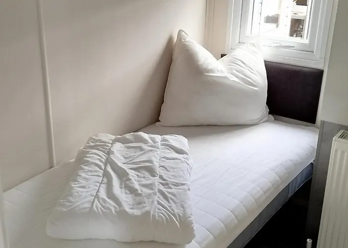 Luxus Im Schoenen Recratiepark De Veerstal בקתה *